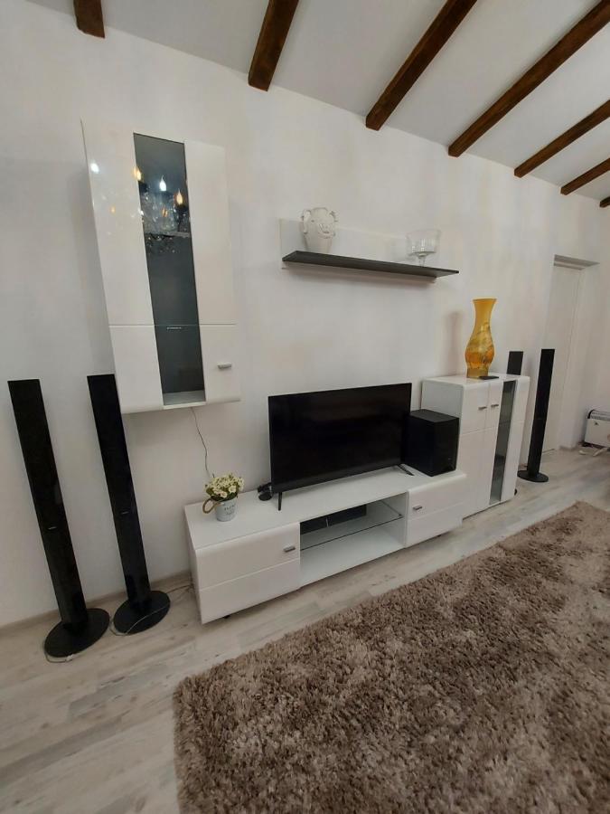 Jolie Art Apartment Braila Ngoại thất bức ảnh