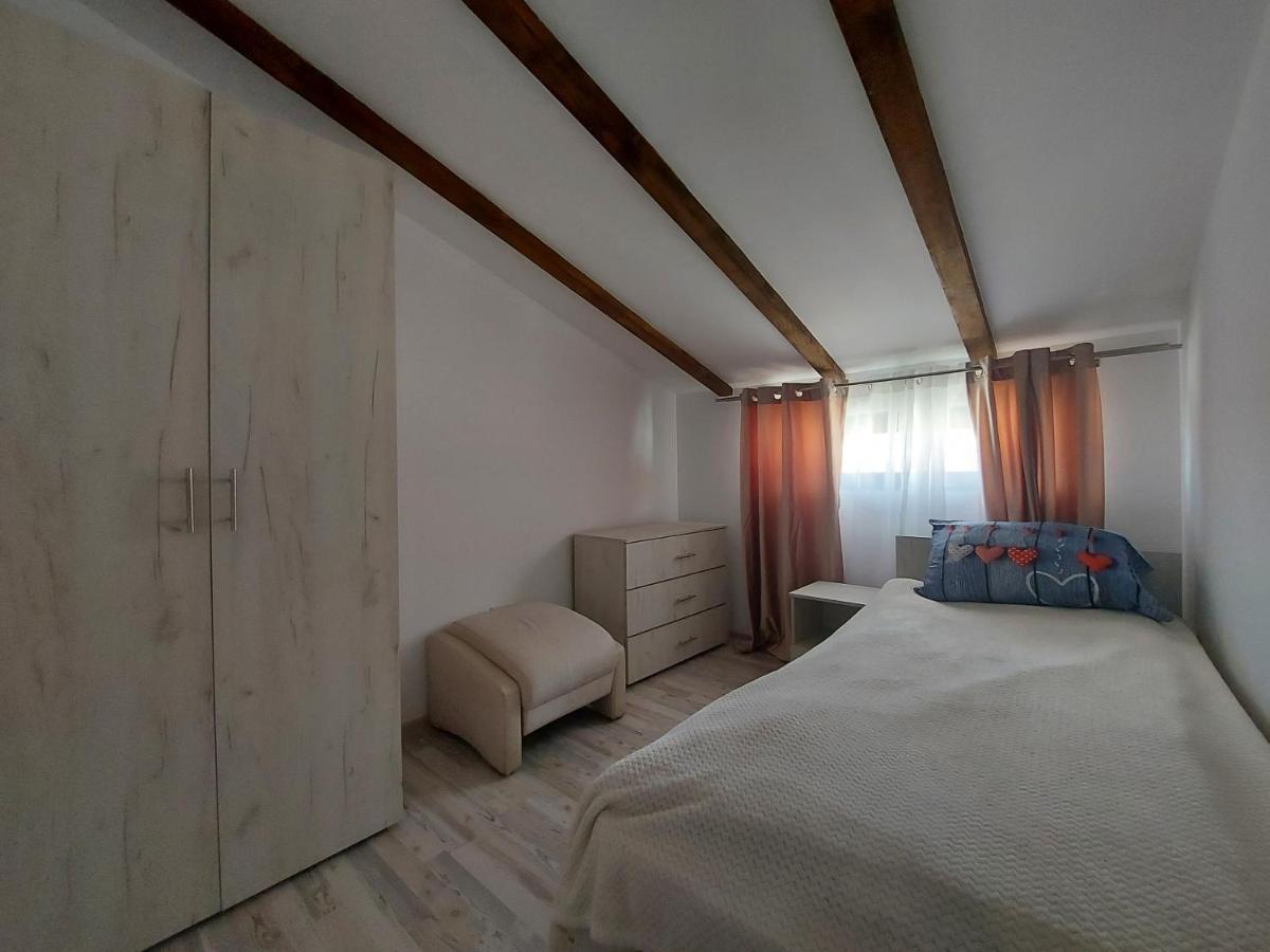 Jolie Art Apartment Braila Ngoại thất bức ảnh