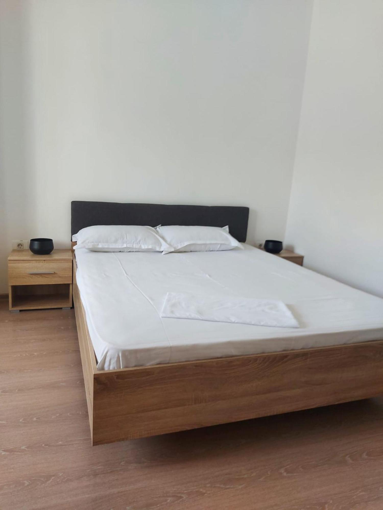 Jolie Art Apartment Braila Ngoại thất bức ảnh