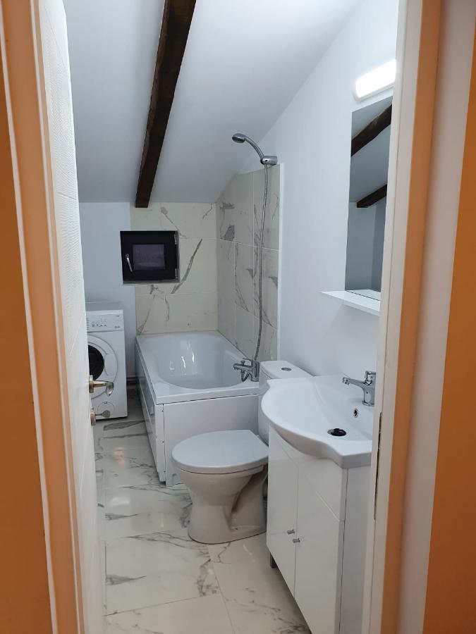 Jolie Art Apartment Braila Ngoại thất bức ảnh
