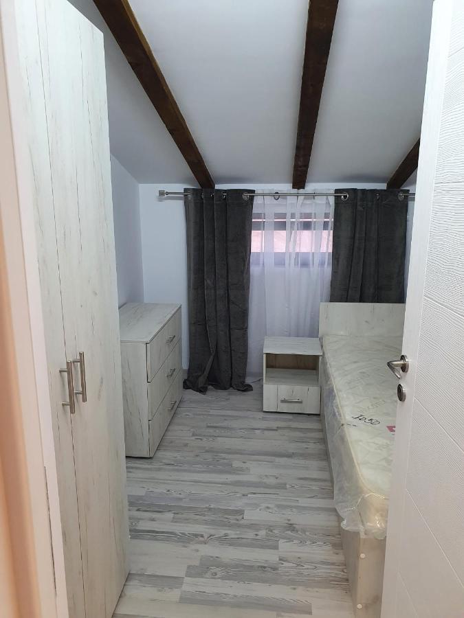 Jolie Art Apartment Braila Ngoại thất bức ảnh